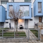 Редова къща в затворен комплекс - 0