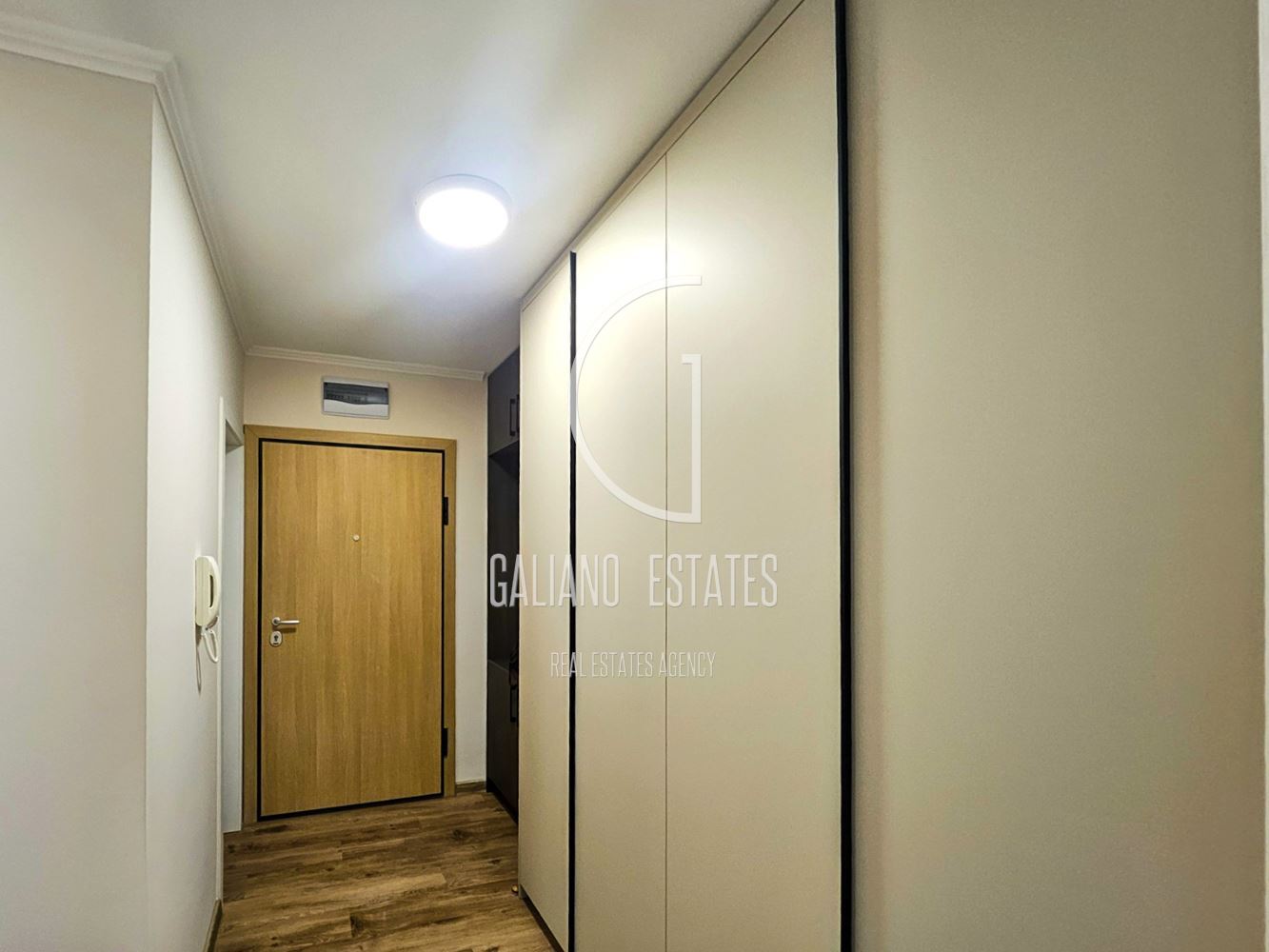 Луксозен двустаен апартамент с гараж до метростанция в ж.к. Дружба 2 - 0