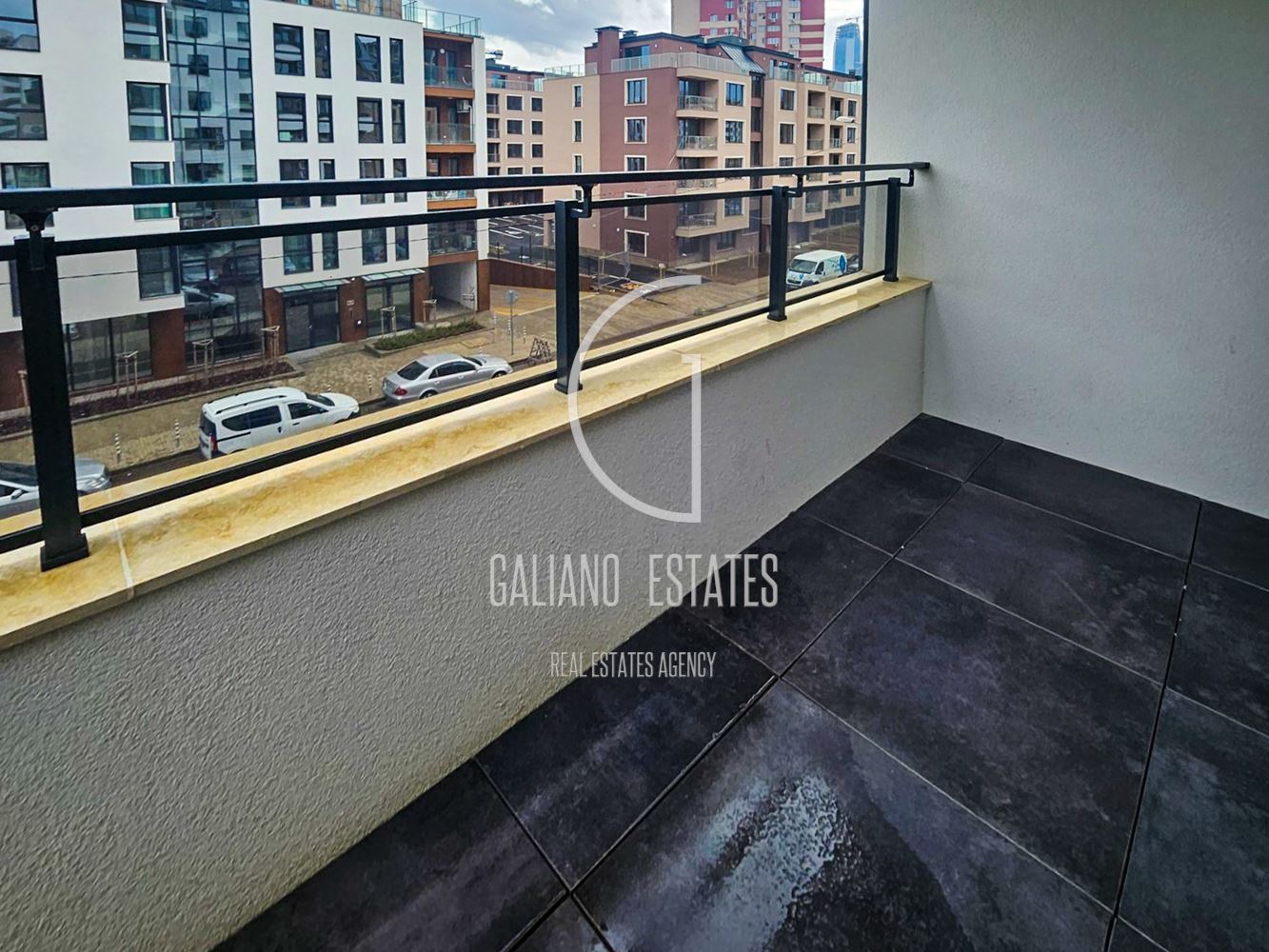 Луксозен двустаен апартамент с гараж до метростанция в ж.к. Дружба 2 - 0