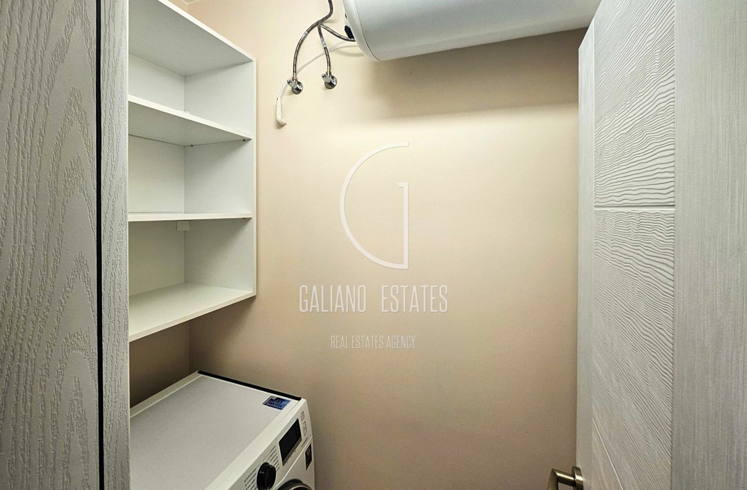 Луксозен двустаен апартамент с гараж до метростанция в ж.к. Дружба 2 - 0