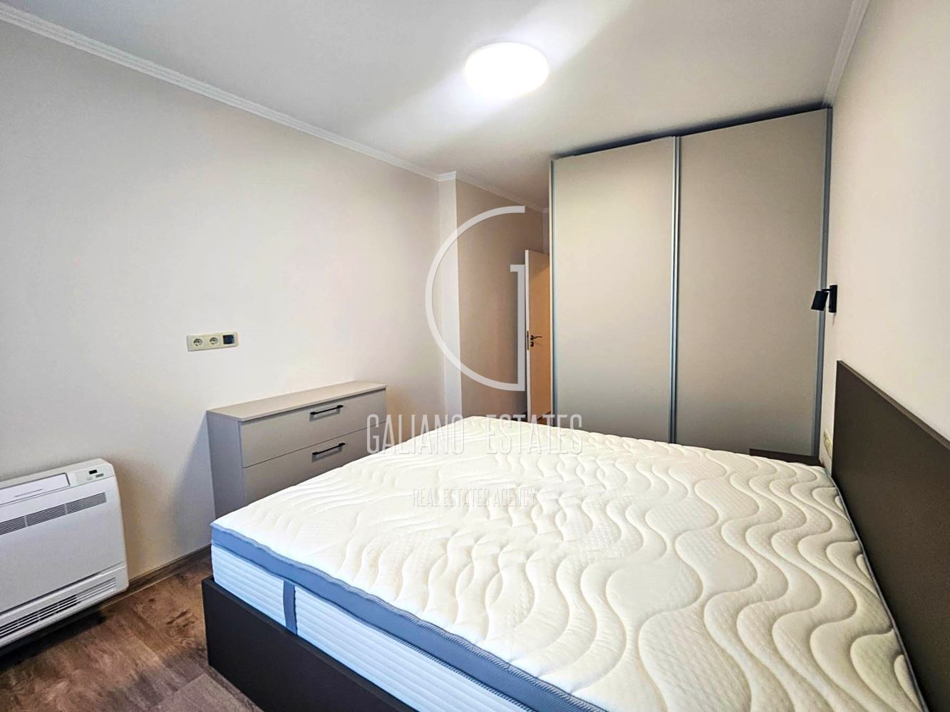 Луксозен двустаен апартамент с гараж до метростанция в ж.к. Дружба 2 - 0