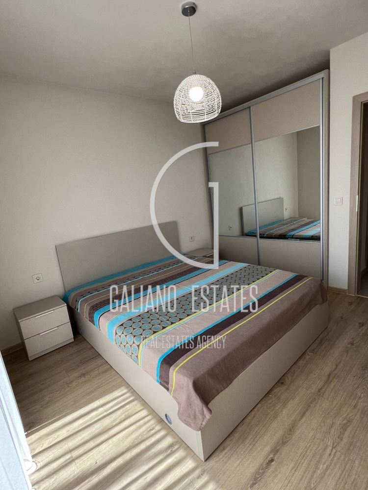 Просторен двустаен апартамент в кв. Обеля 2 - 0