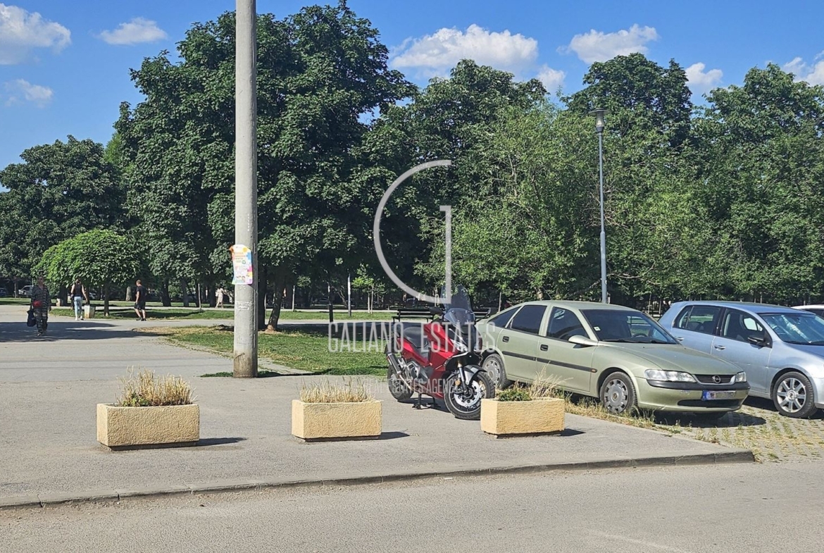 Просторен тристаен апартамент в кв. Гео Милев - 0