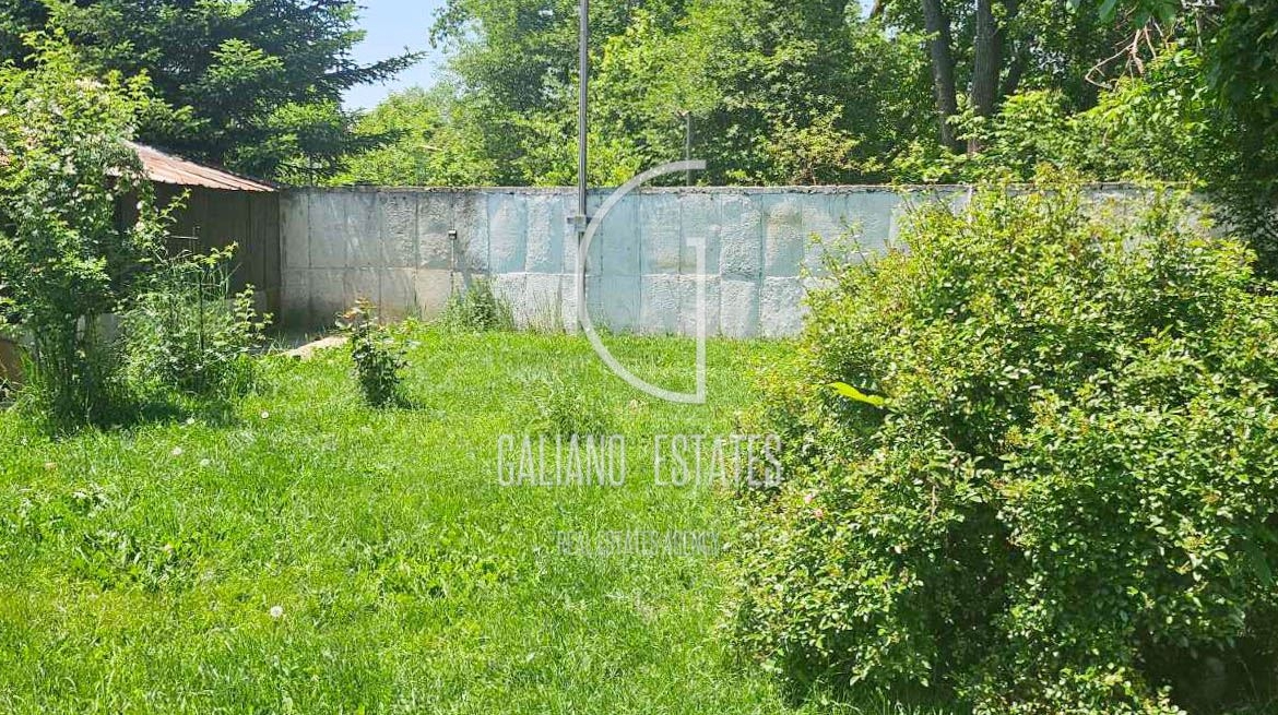 Продава ПАРЦЕЛ с масивна къща, гр. София - 0