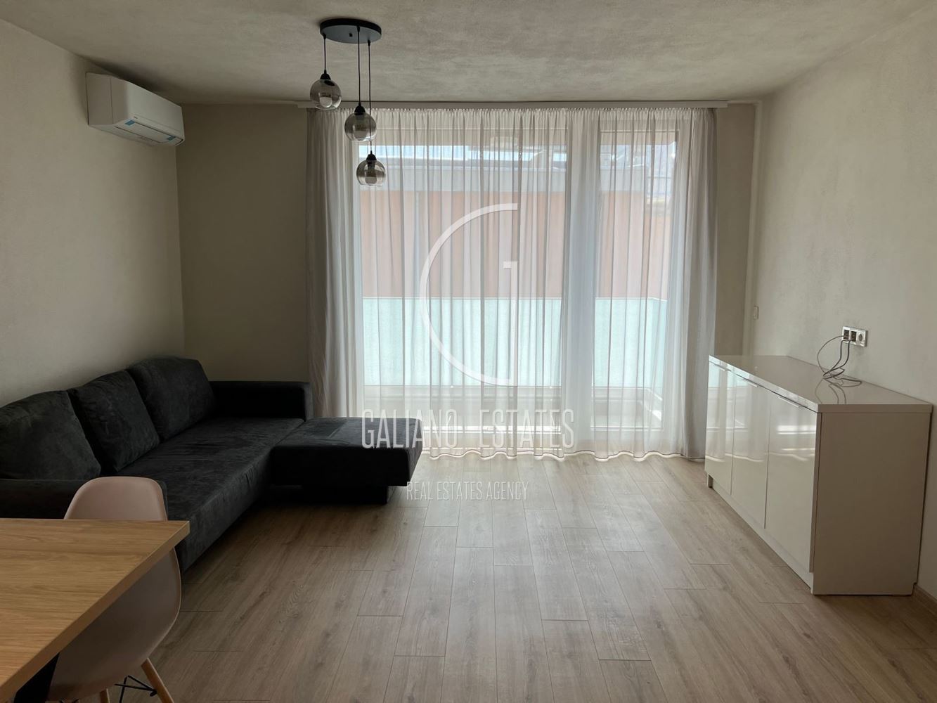 Просторен двустаен апартамент в кв. Обеля 2 - 0