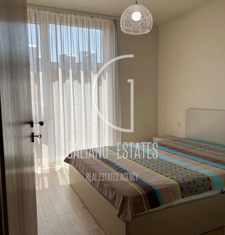 Просторен двустаен апартамент в кв. Обеля 2 - 0