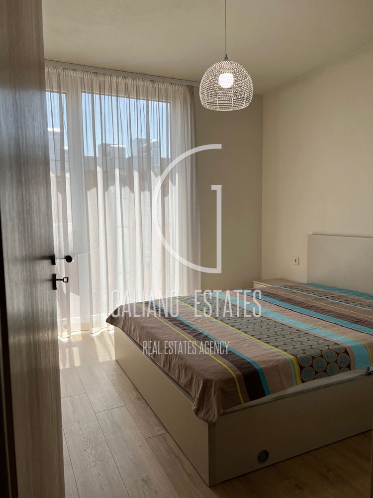 Просторен двустаен апартамент в кв. Обеля 2 - 0