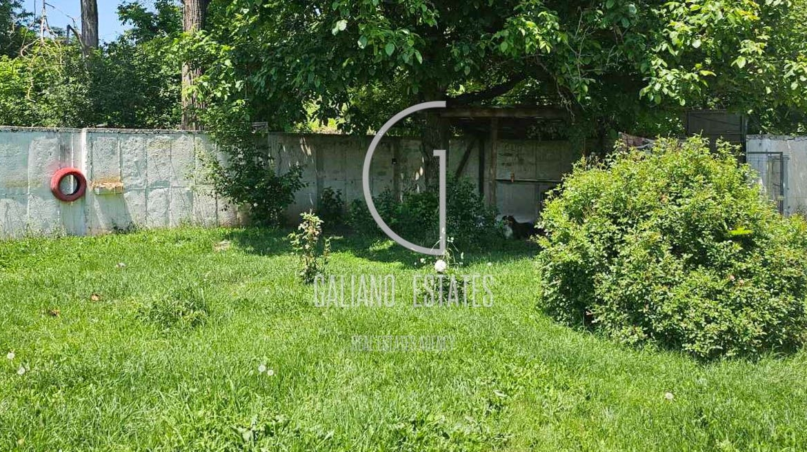 Продава ПАРЦЕЛ с масивна къща, гр. София - 0
