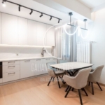 Уютен и модерен двустаен апартамент в Топ Център - 0