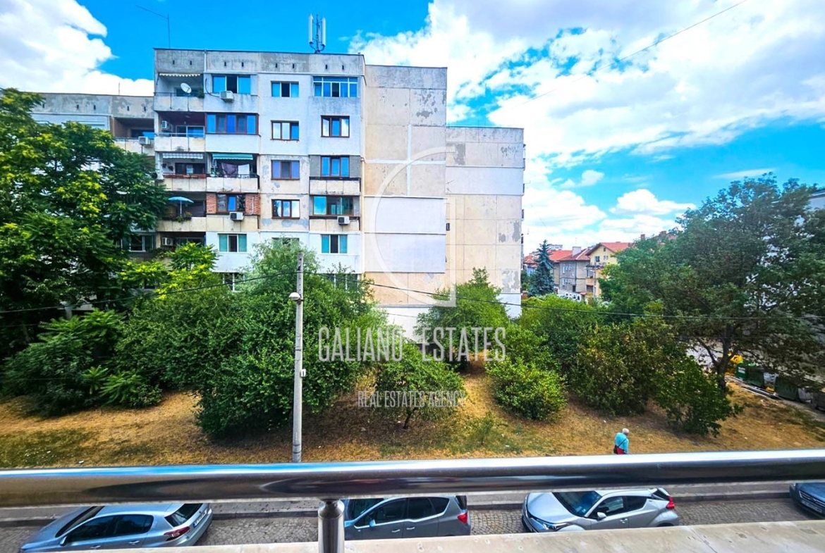 Отличен двустаен апартамент в кв. Сухата река - 0
