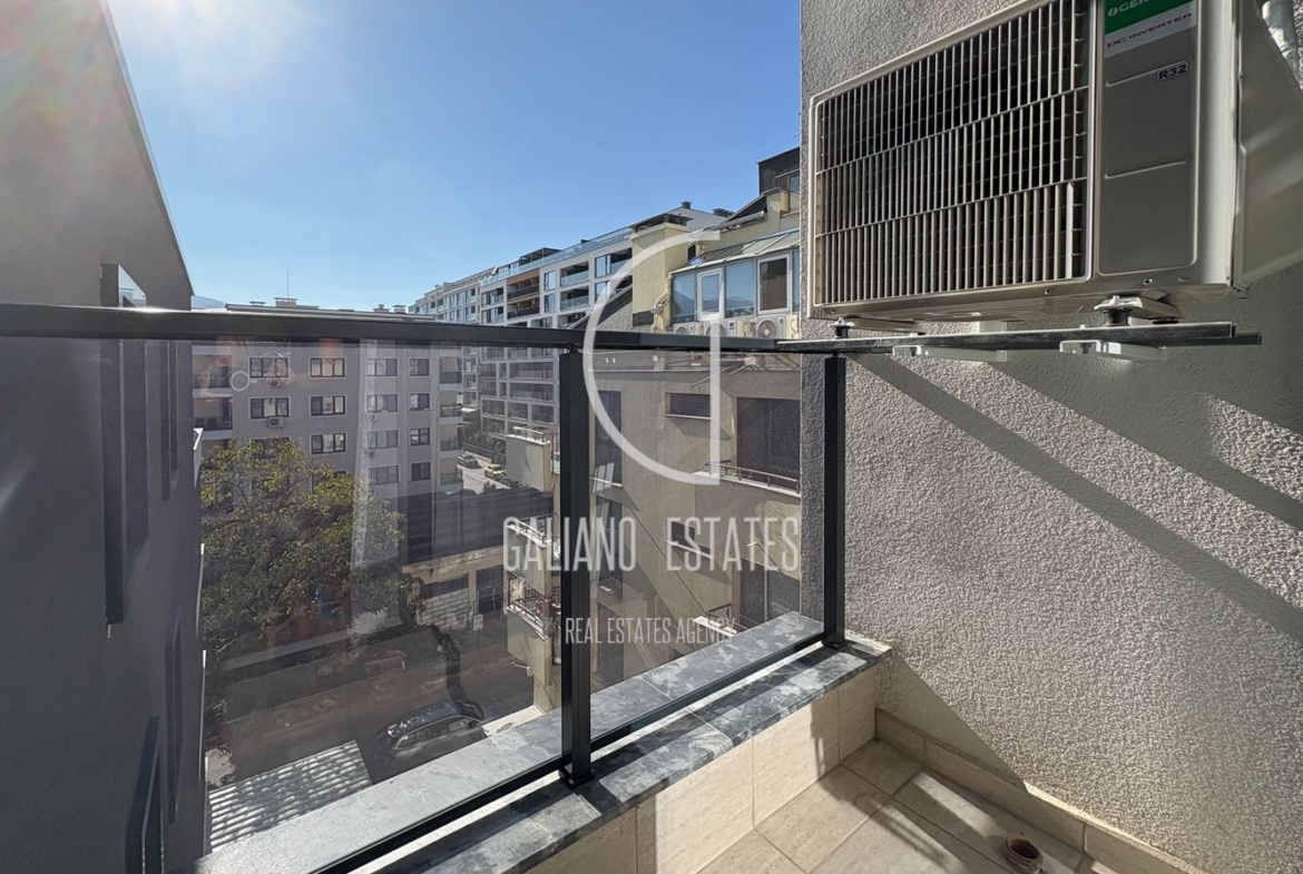 Елегантен нов апартамент в представителна сграда - 0