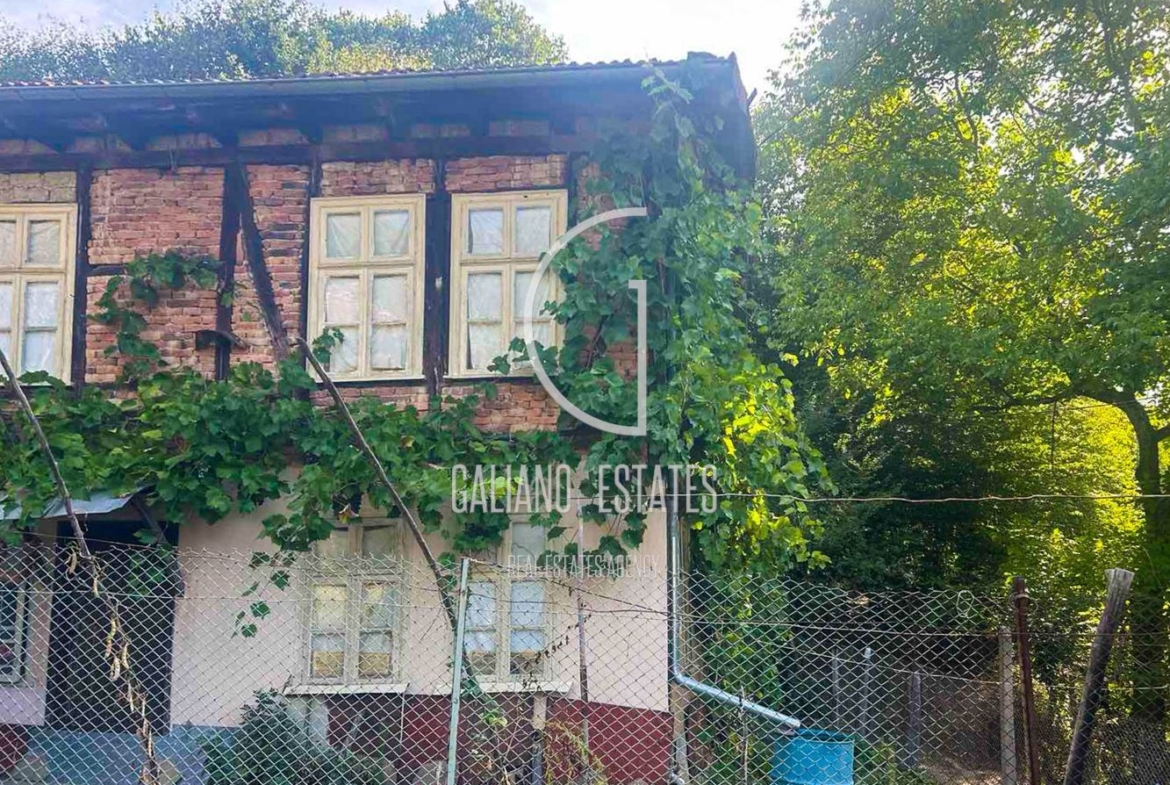 Двуетажна къща с лятна кухня и просторен двор – 915 кв. м парцел в с. Дончовци, община Трявна - 0