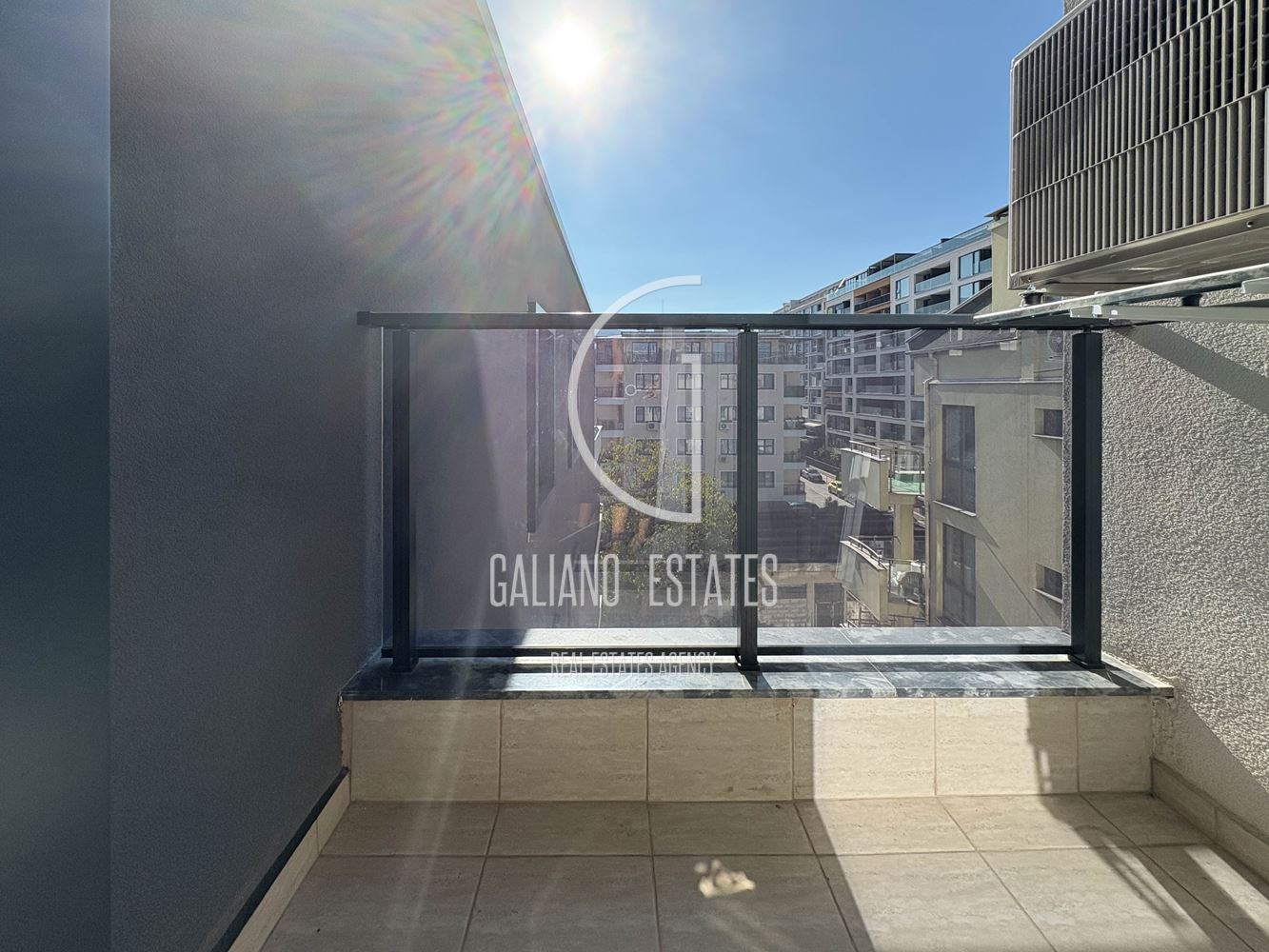 Елегантен нов апартамент в представителна сграда - 0