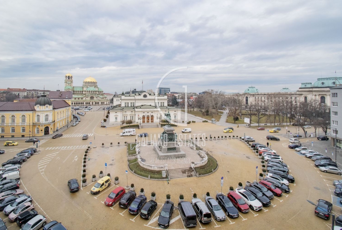 Аристократичен имот на пл.Народно събрание - 0