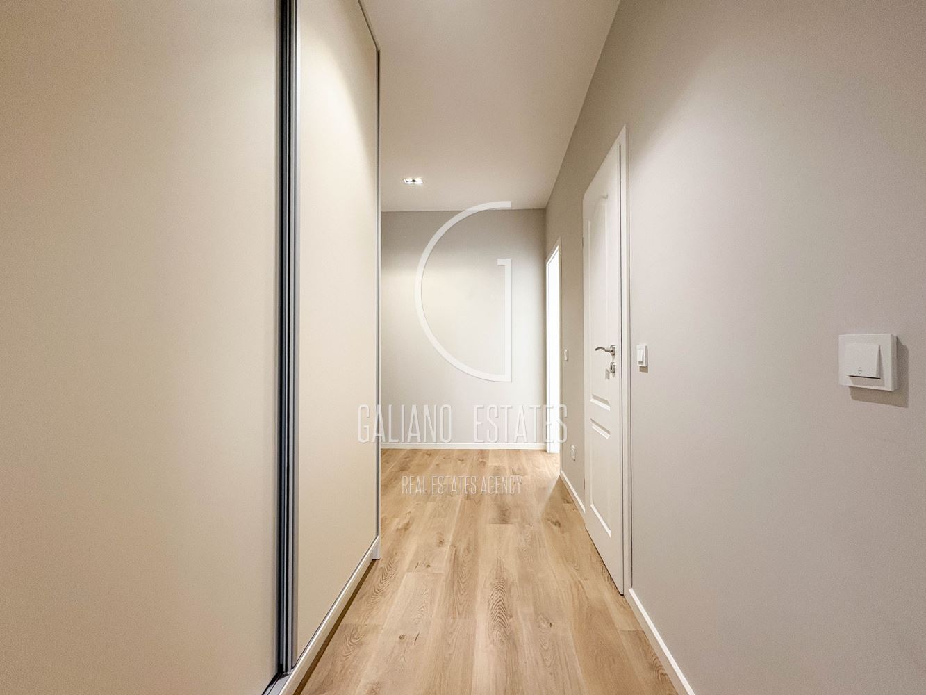 Елегантен двустаен апартамент в нова сграда - 0