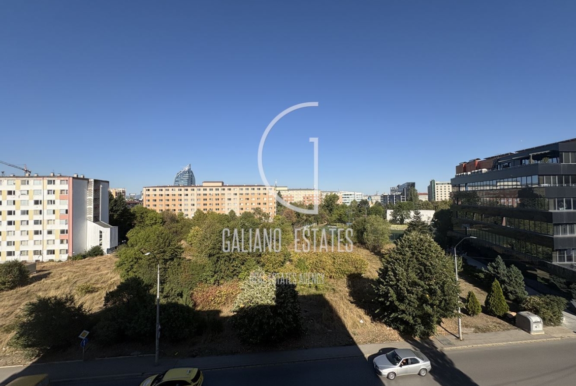 Елегантен нов апартамент в представителна сграда - 0