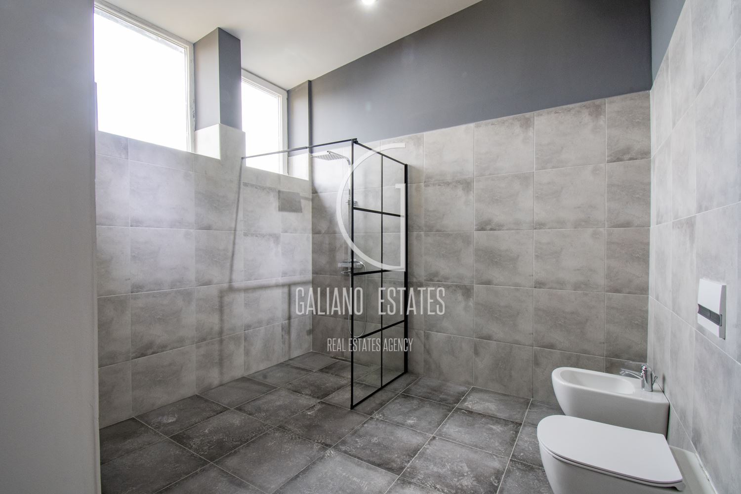 Свободни офис площи в представителна сграда в идеален център - 0