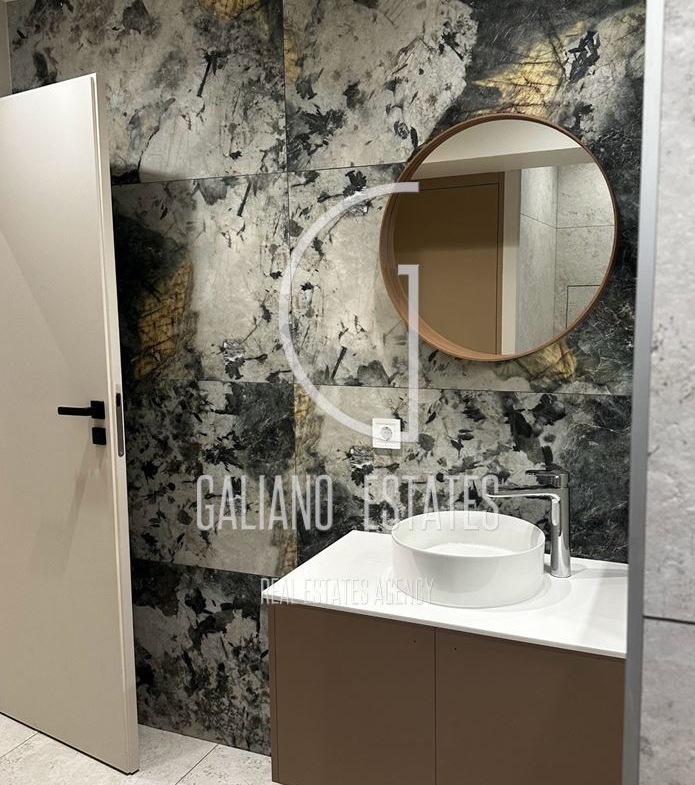 Светъл тристаен апартамент в Център - 0