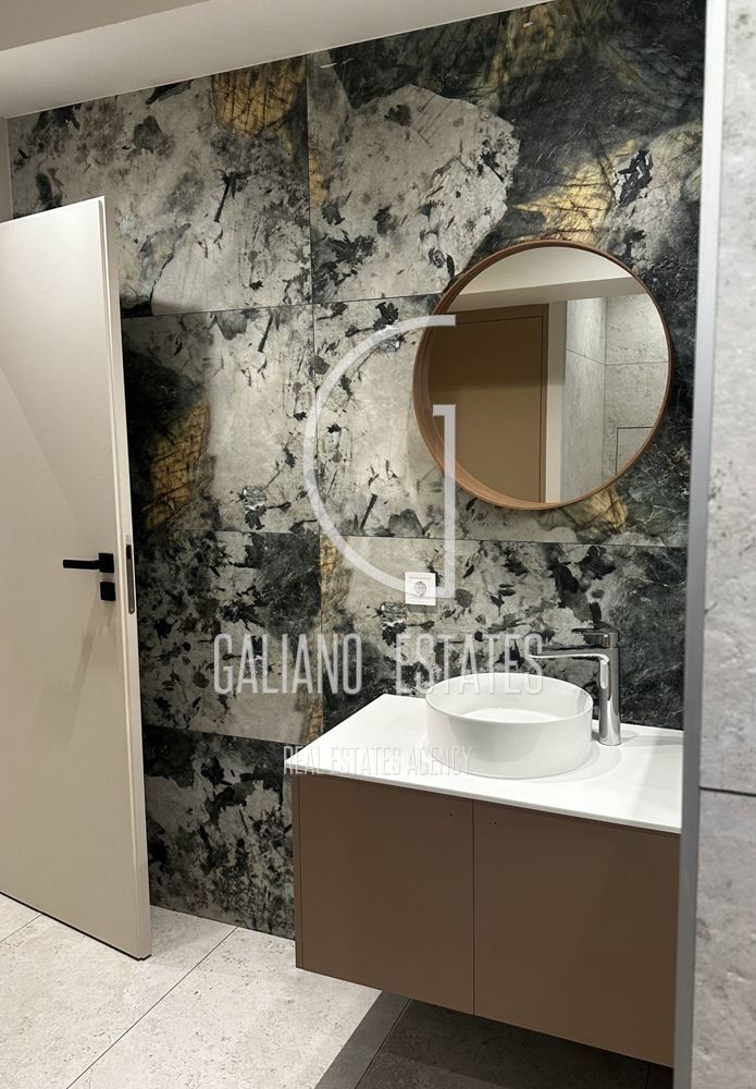 Светъл тристаен апартамент в Център - 0