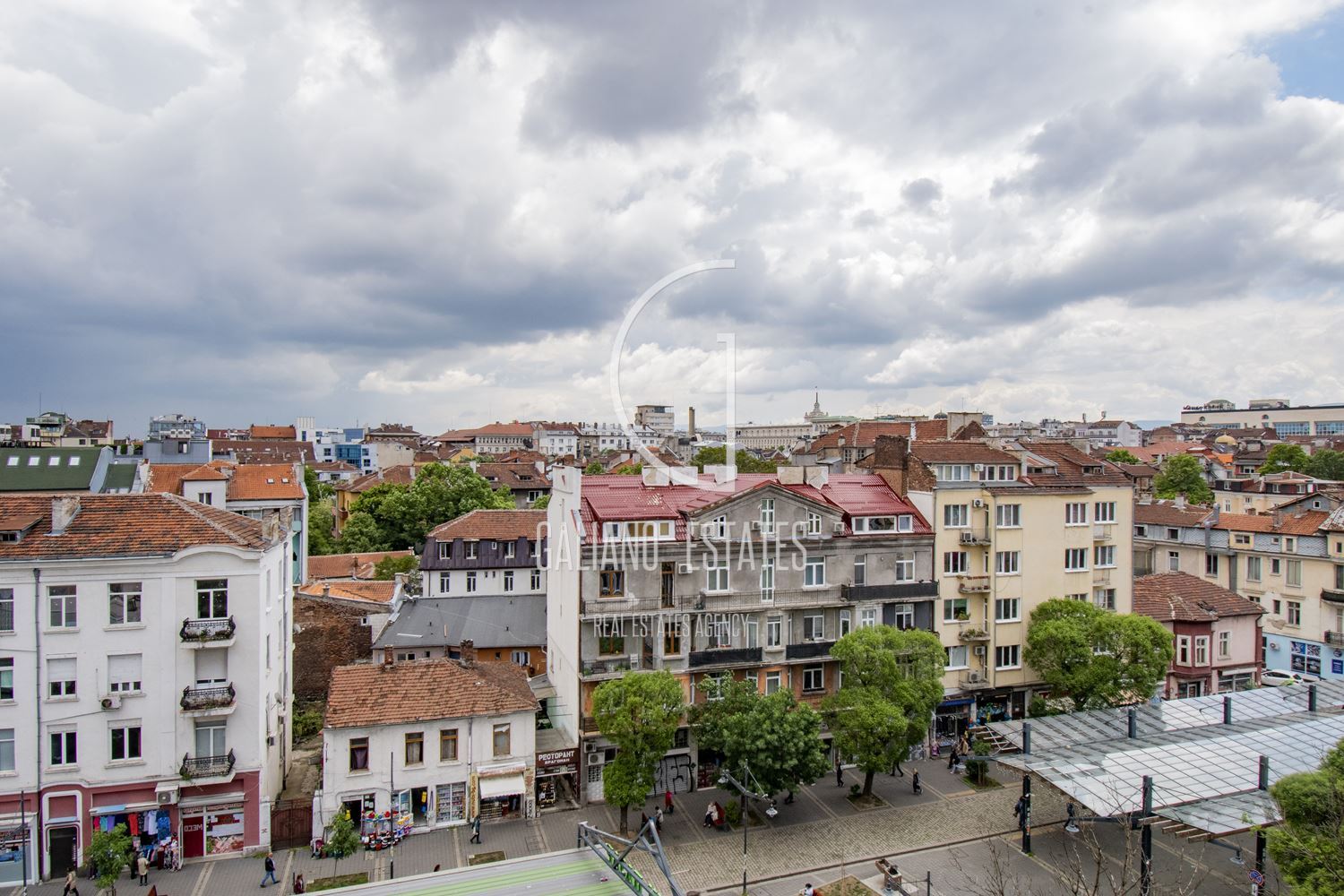 Свободни офис площи в представителна сграда в идеален център - 0