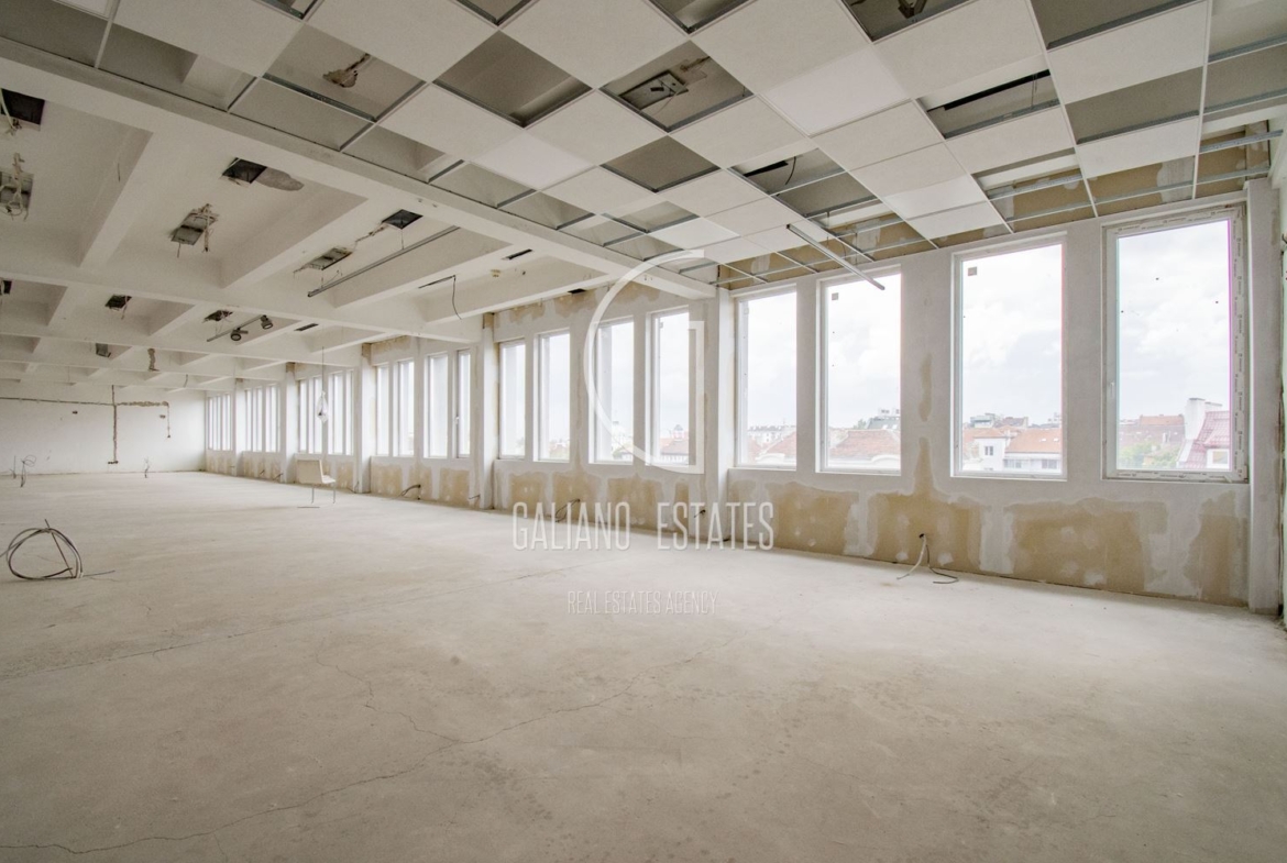 Свободни офис площи в представителна сграда в идеален център - 0