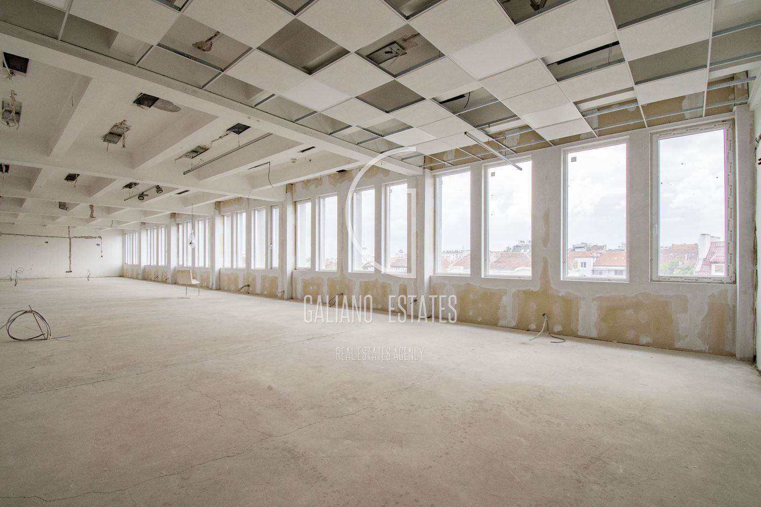 Свободни офис площи в представителна сграда в идеален център - 0