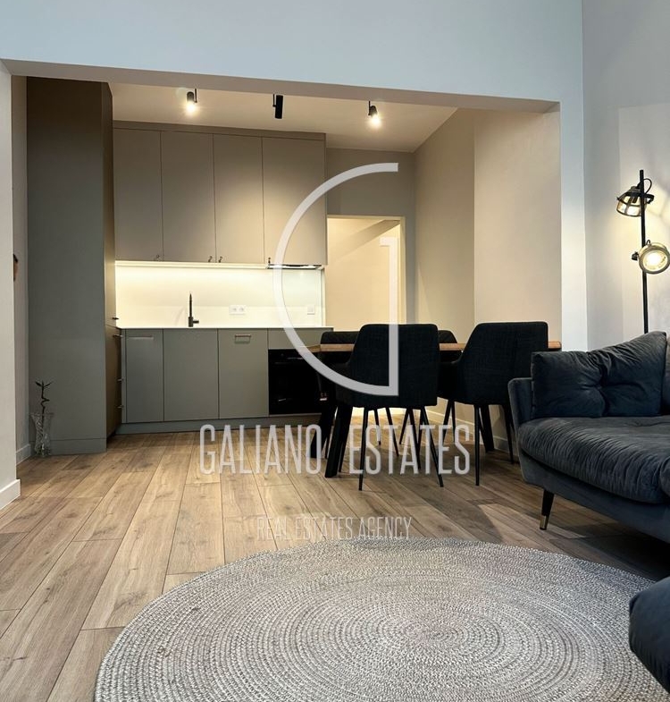 Светъл тристаен апартамент в Център - 0