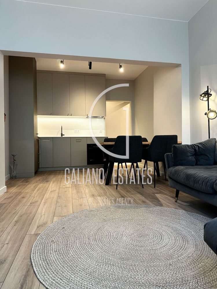 Светъл тристаен апартамент в Център - 0