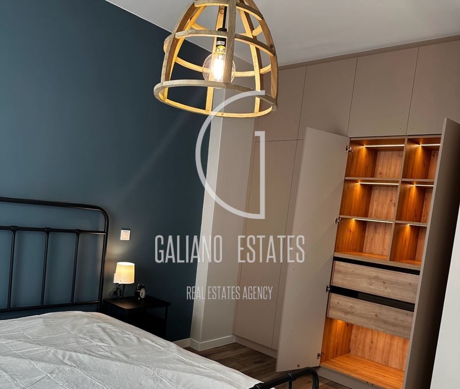 Светъл тристаен апартамент в Център - 0