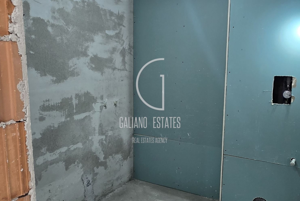 Светъл двустаен апартамент в Център - 0