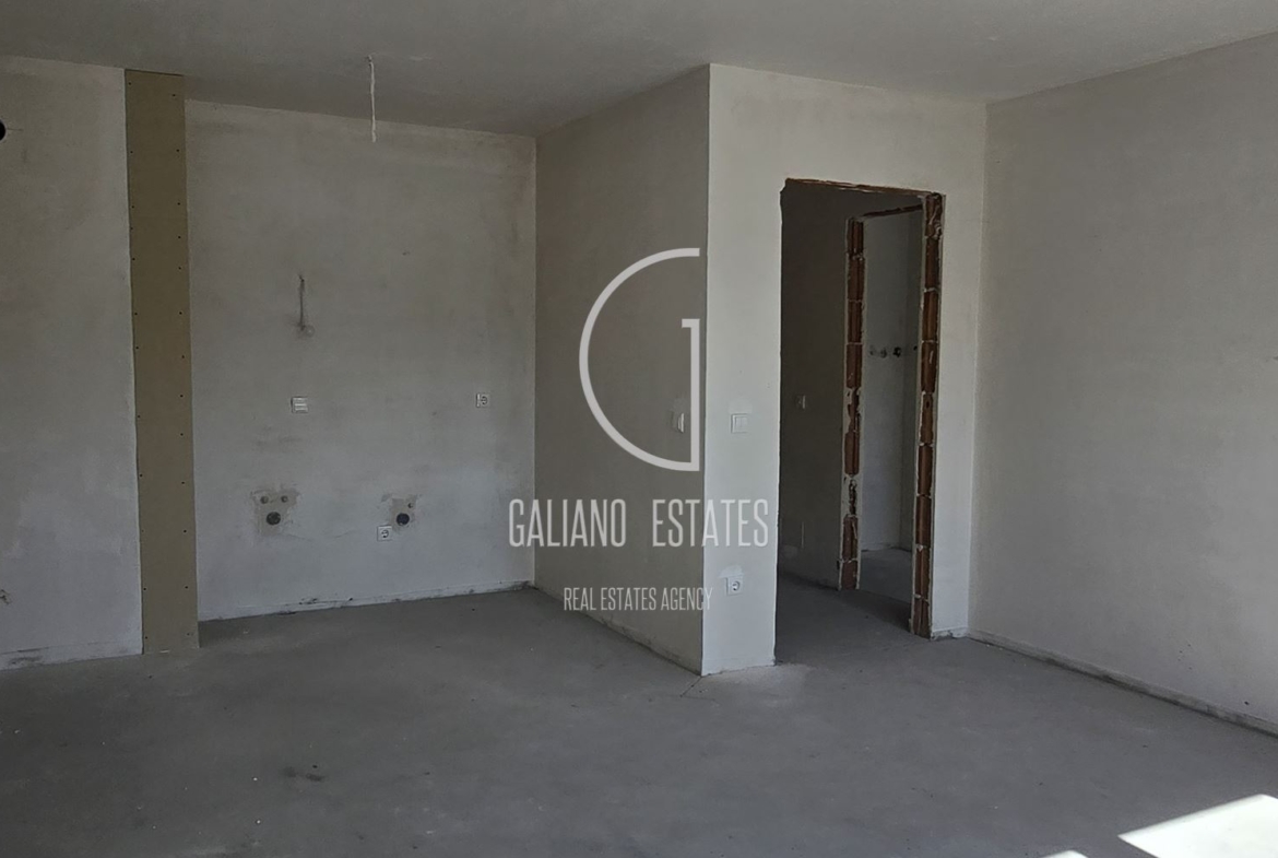 Светъл двустаен апартамент в Център - 0