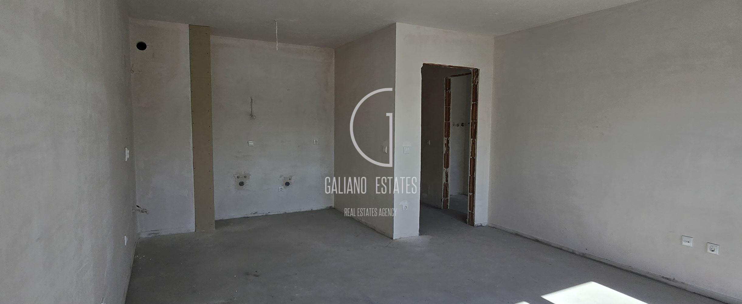 Светъл двустаен апартамент в Център - 0