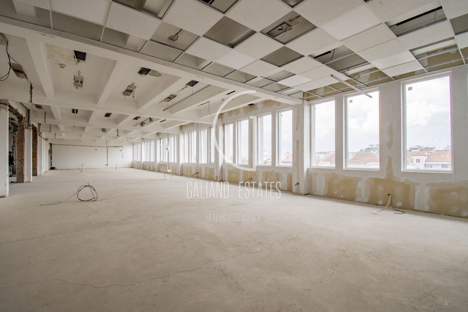 Свободни офис площи в представителна сграда в идеален център - 0