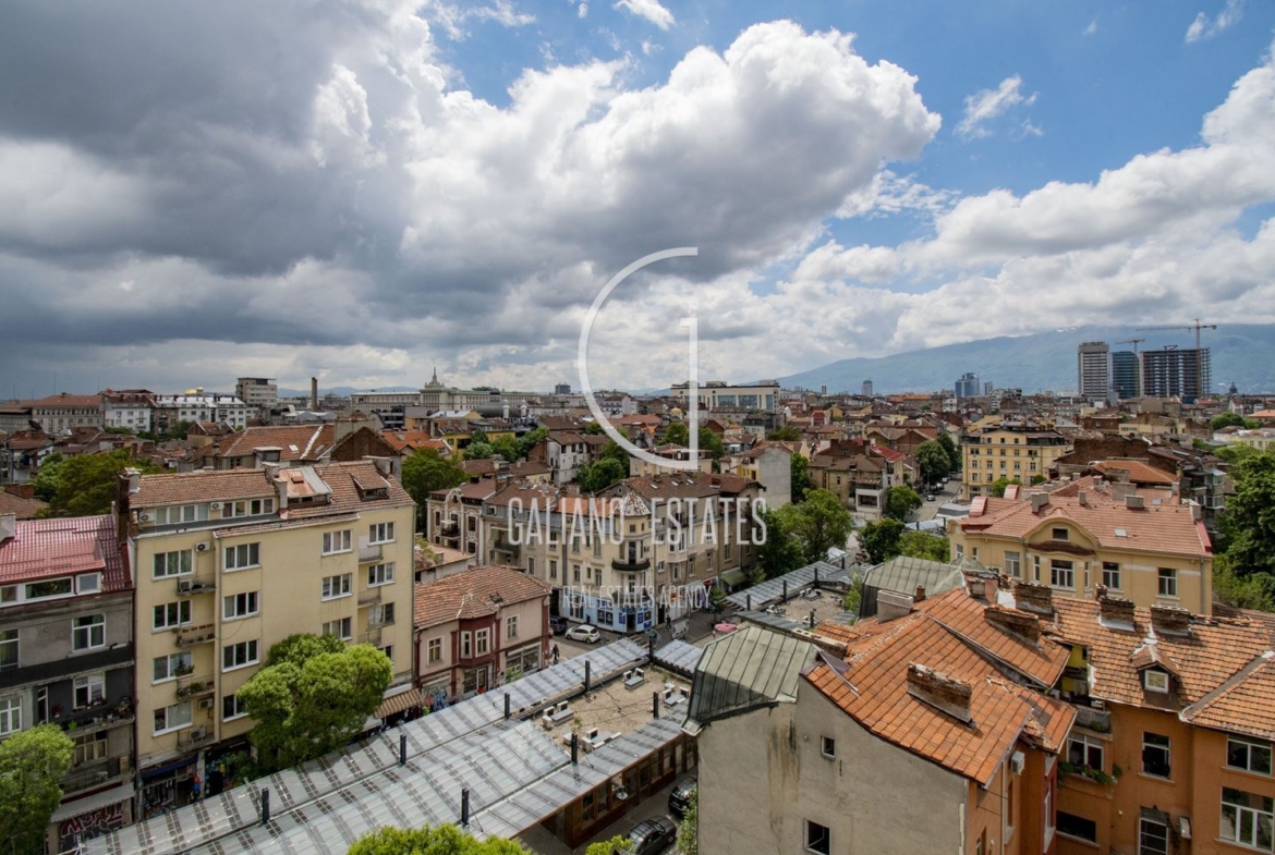 Свободни офис площи в представителна сграда в идеален център - 0