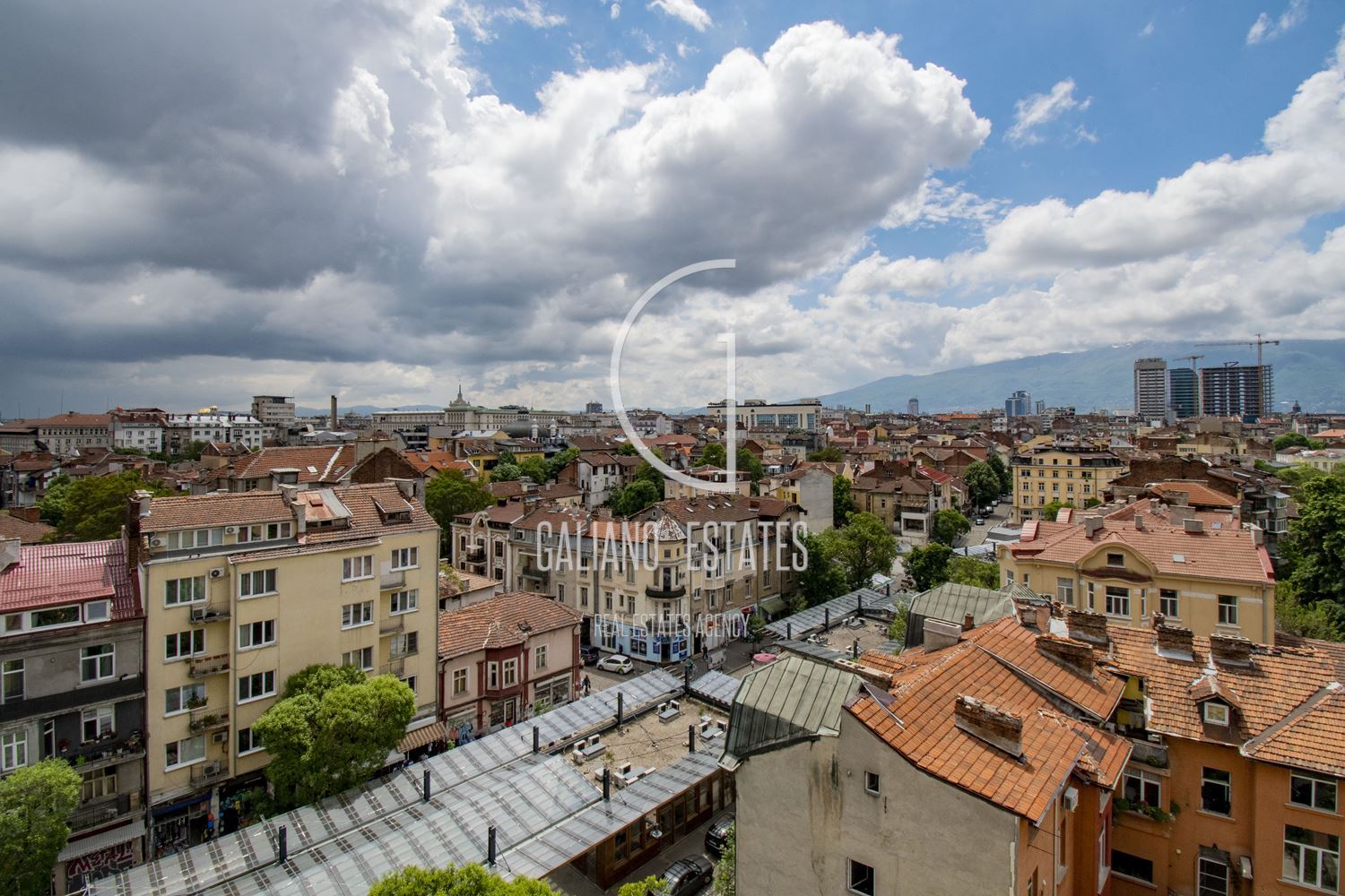 Свободни офис площи в представителна сграда в идеален център - 0