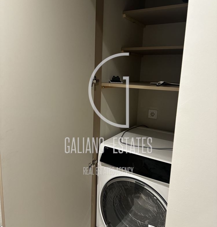 Светъл тристаен апартамент в Център - 0