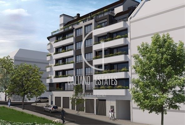 Просторен апартамент с три спални - 0