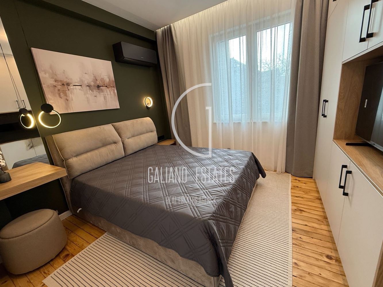 Луксозен четиристаен апартамент в Център - 0