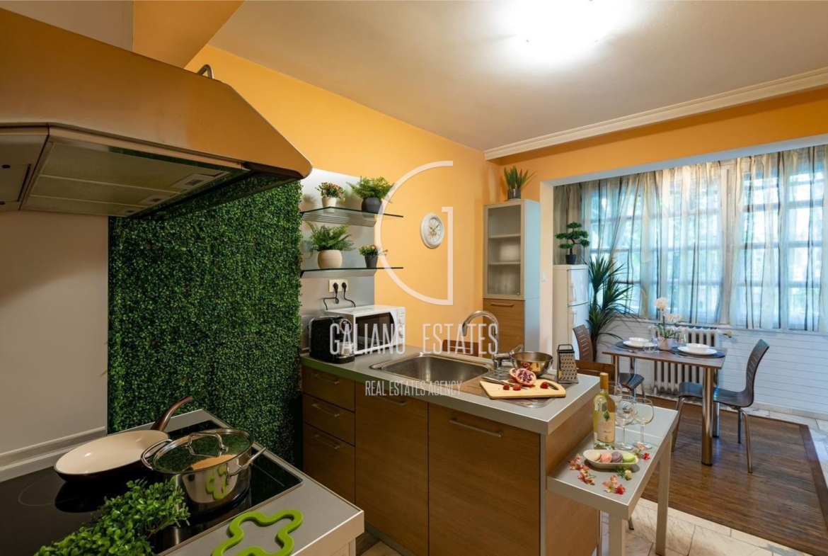 Уютен тристаен в идеален Център - 0