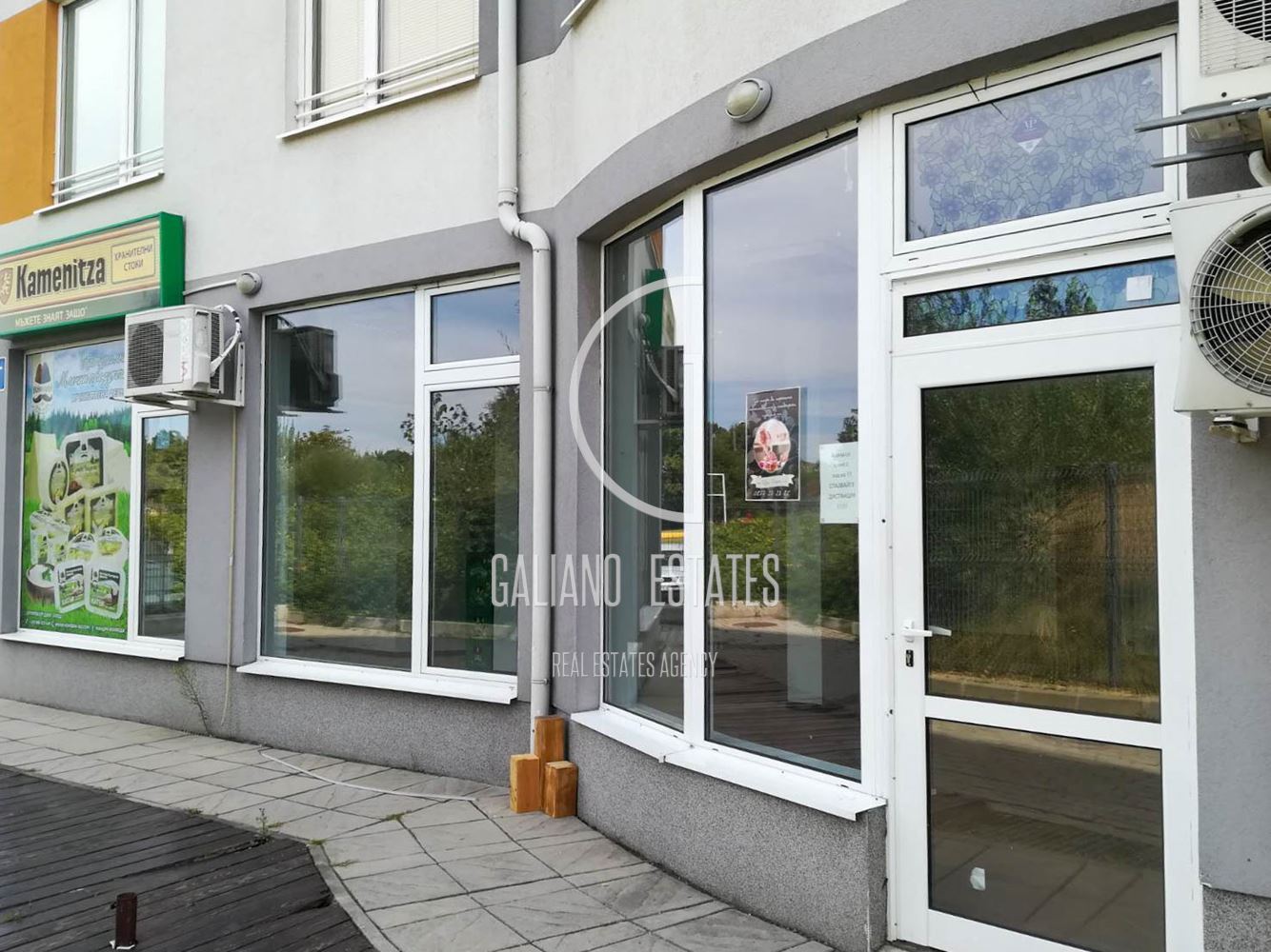 Търговско помещение до УНСС-0 Търговско помещение до УНСС - 0