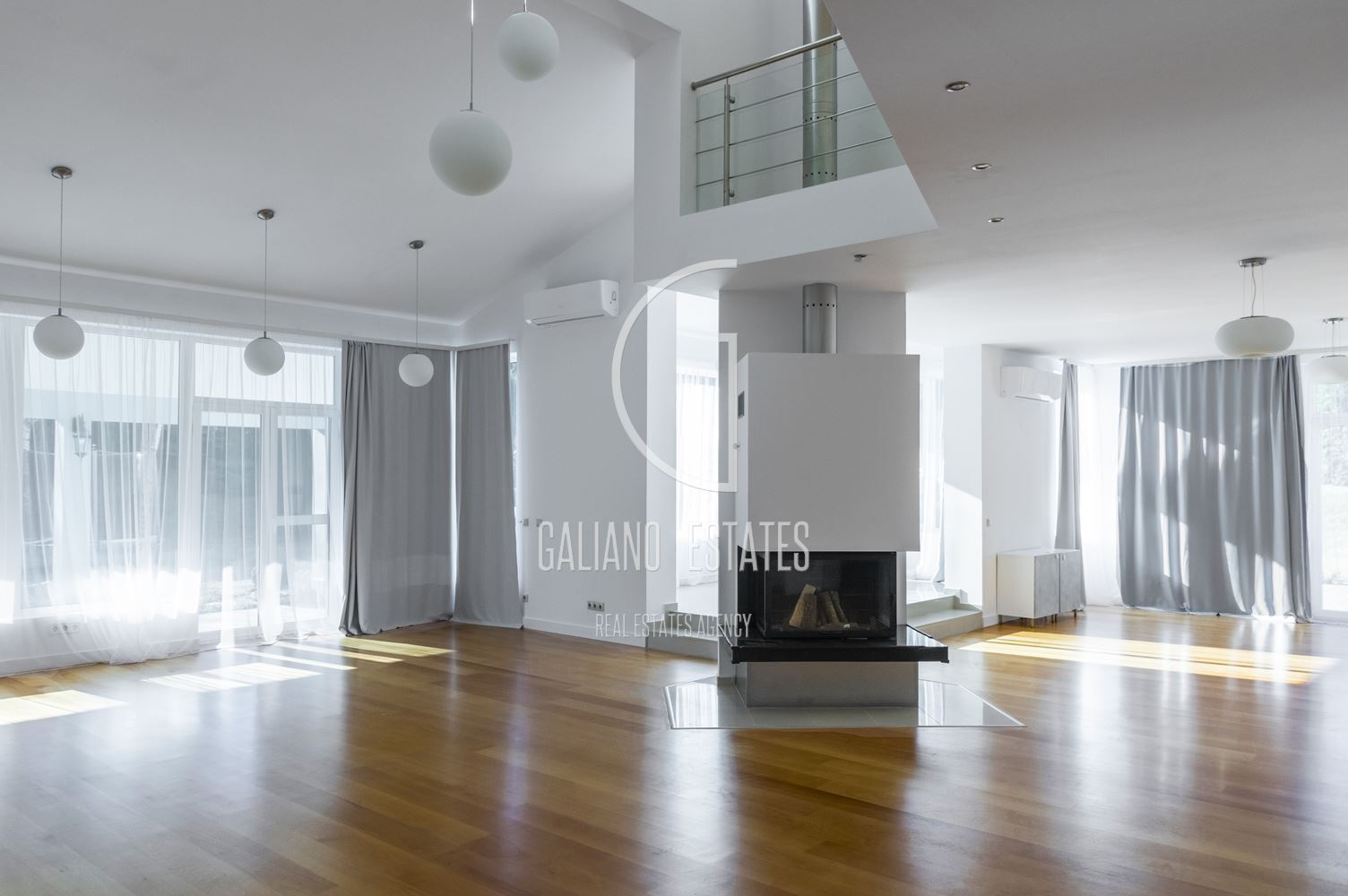 Прекрасна къща с басейн в затворн комплекс - 0