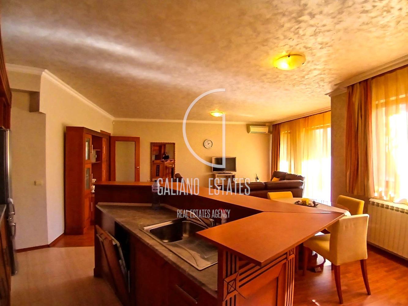 Просторен тристаен апартамент с гараж в кв. Витоша - 0