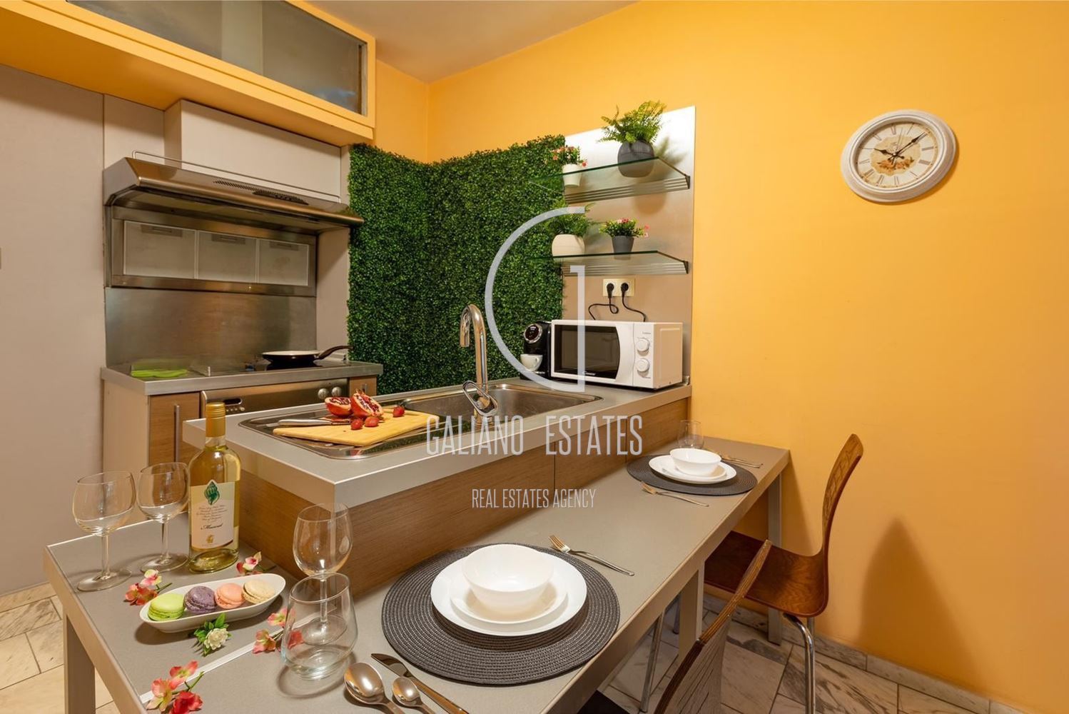 Уютен тристаен в идеален Център - 0