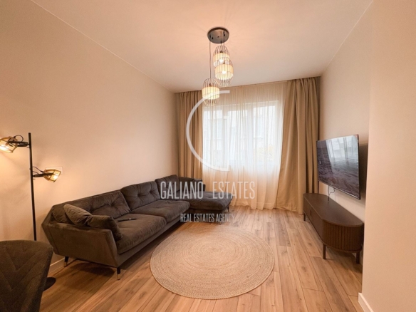 Светъл тристаен апартамент в Център - 0