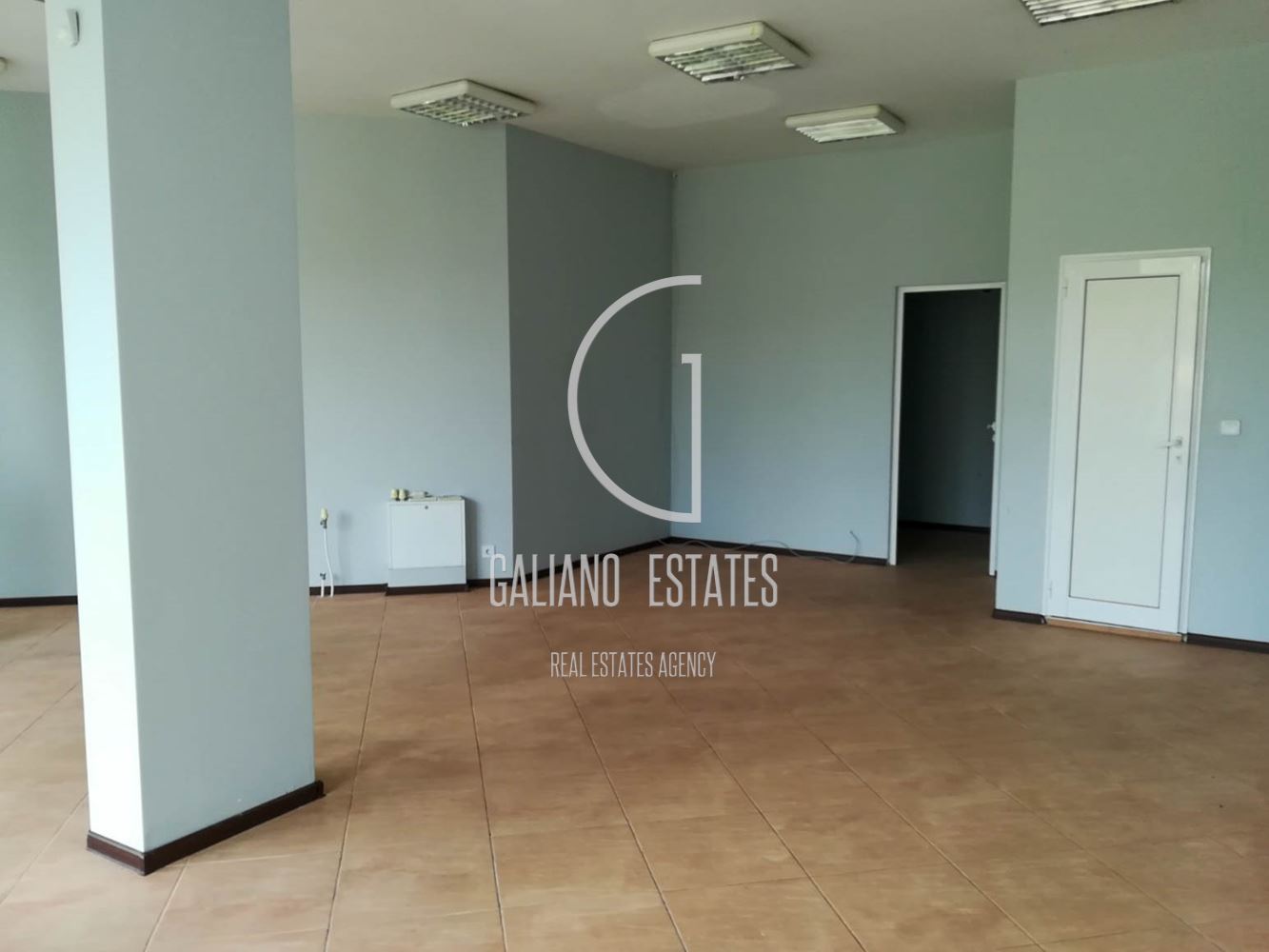 Търговско помещение до УНСС-0 Търговско помещение до УНСС - 0