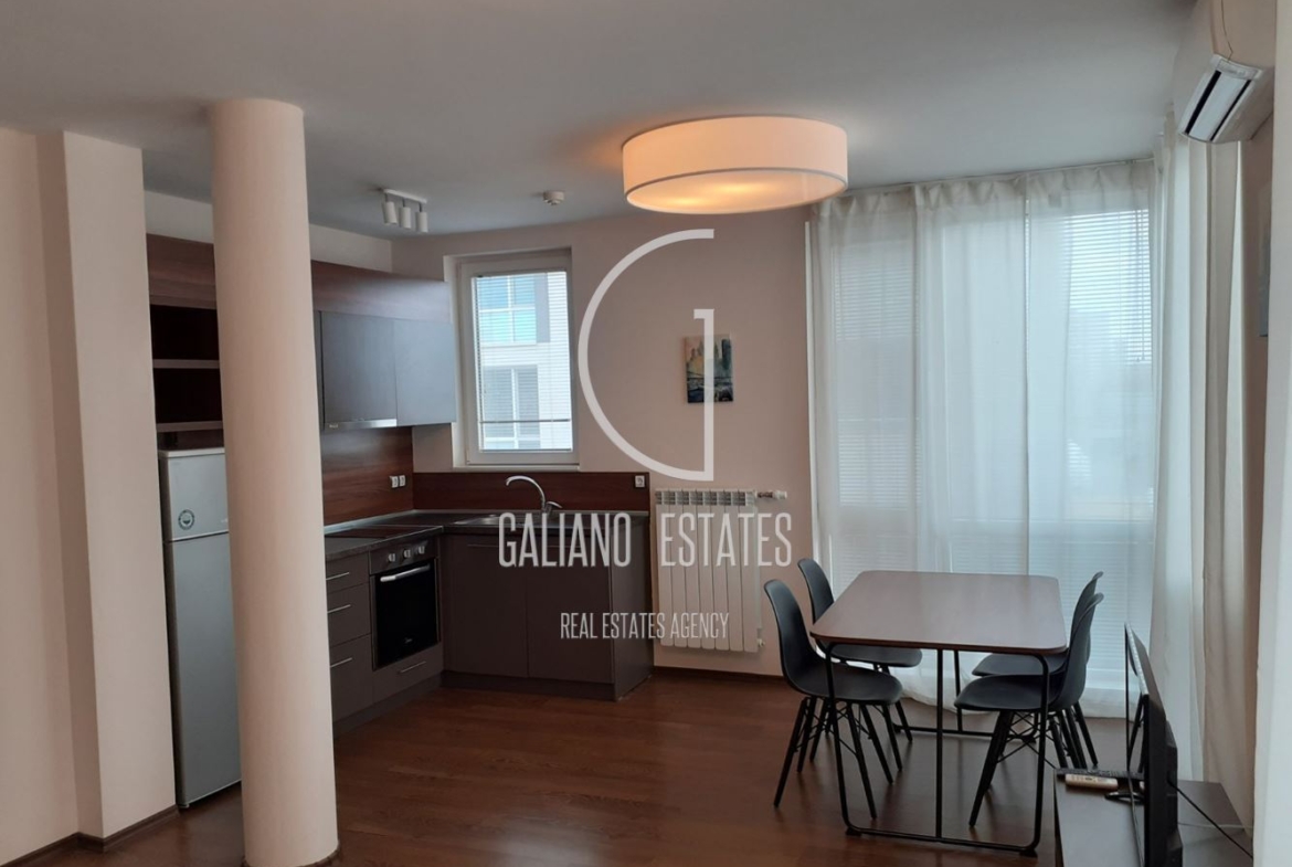 Уютен тристаен апартамент до УНСС - 0