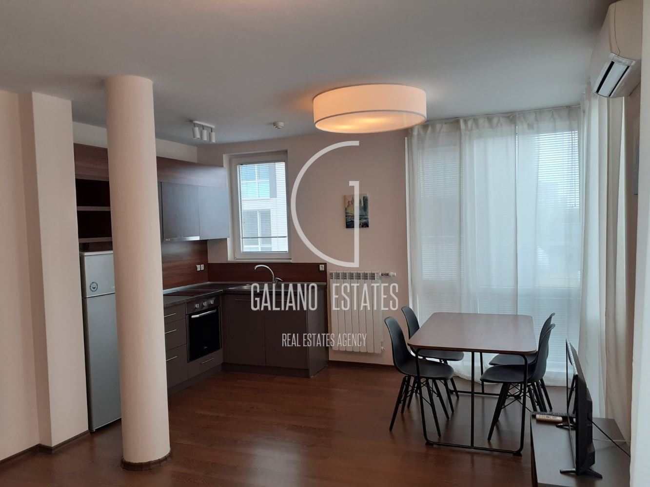 Уютен тристаен апартамент до УНСС - 0