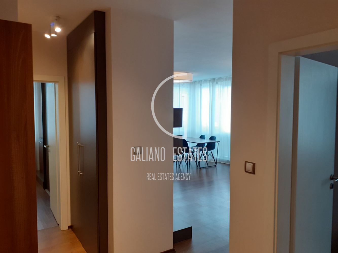 Уютен тристаен апартамент до УНСС - 0