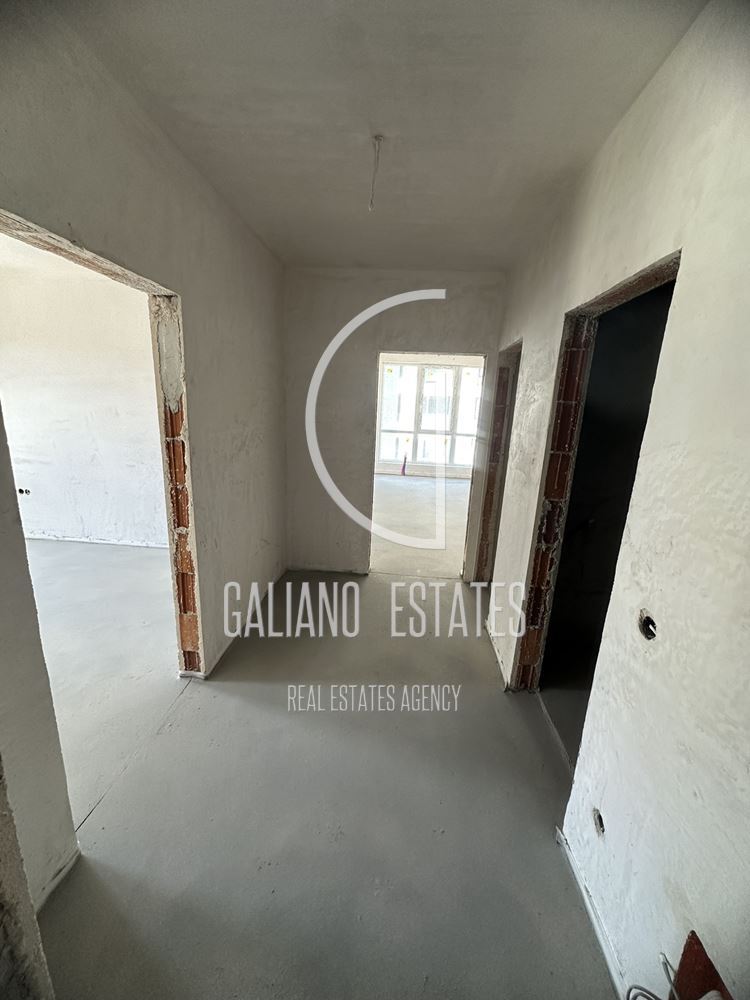 Просторен и слънчев тристаен апартмент в кв. Малинова долина - 0