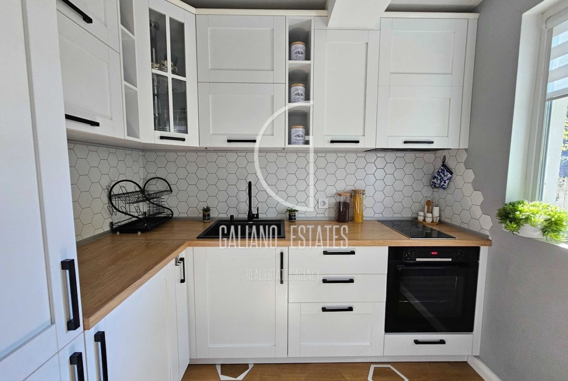 Уникален тристаен апартамент в кв. Изток - 0